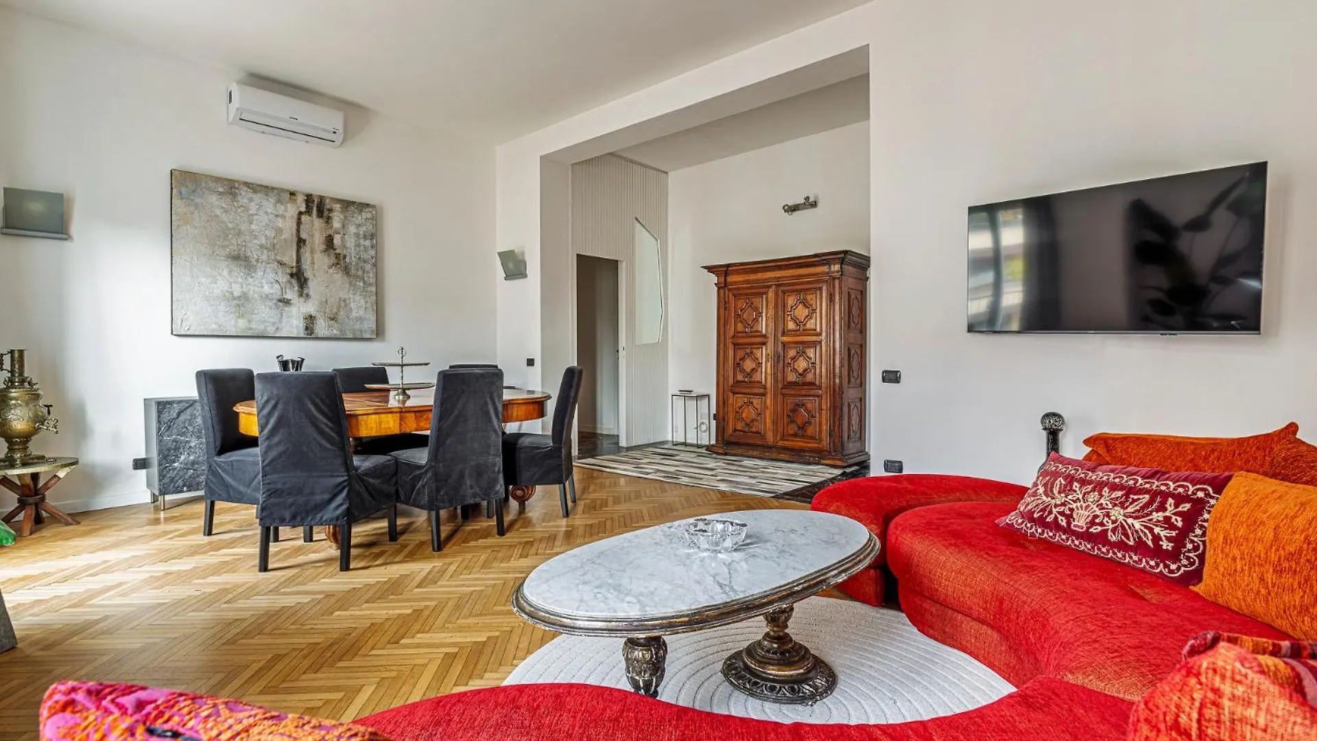 Luxury 4 Bedrooms Apartment In The Center Of Milan