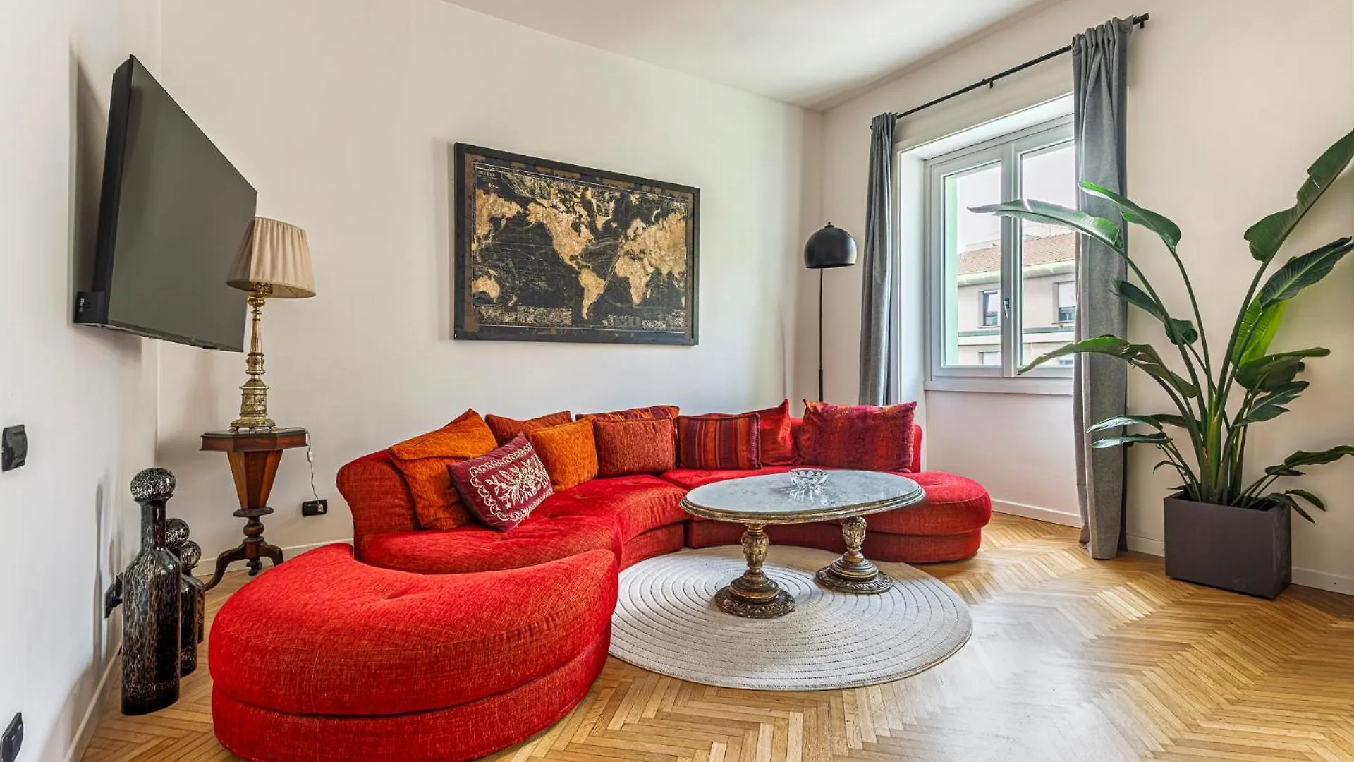 Luxury 4 Bedrooms Apartment In The Center Of Milan